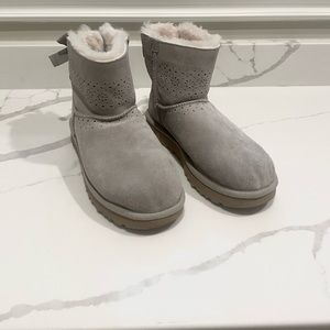 NEVER WORN UGGS!!!!!!
